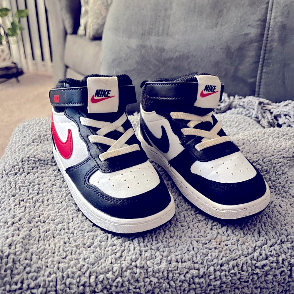 Kids Nike Court size 8c